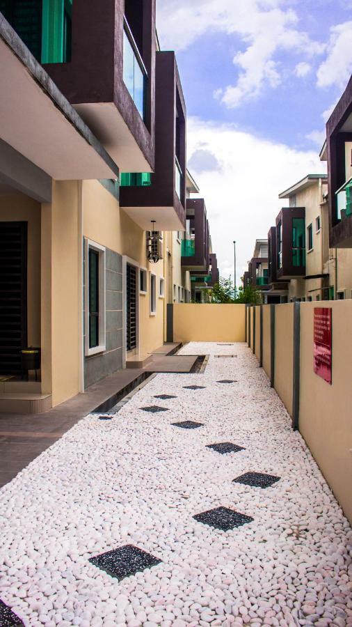 Tropical Livings Meru Ipoh Homestay By Grab A Stay ภายนอก รูปภาพ